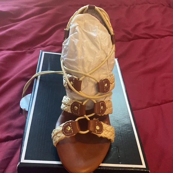 NWOT!  Very stylish woven wedge heeled sandal! - Picture 5 of 6